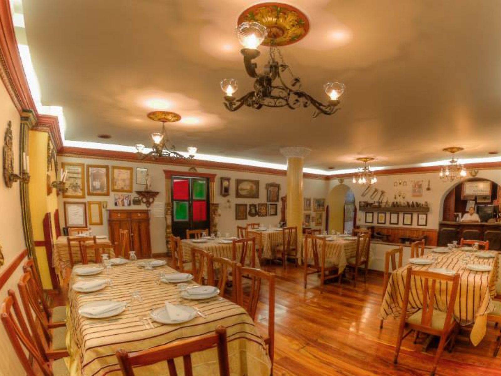 Rondreis Colombia, Popayan, Hotel Casmino Real, eetzaal