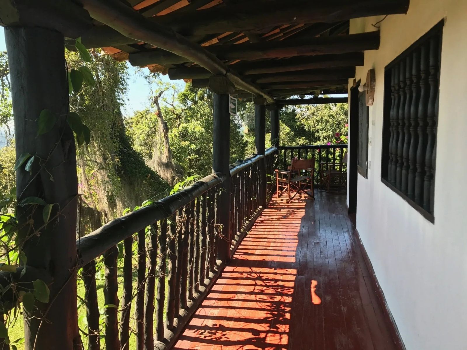Rondreis Colombia, San Augustin, Hacienda Anacaona - balkon