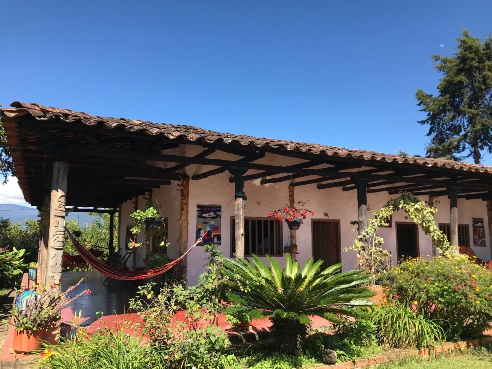 Rondreis Colombia, San Augustin, Hacienda Anacaona - buitenaanzicht hostel