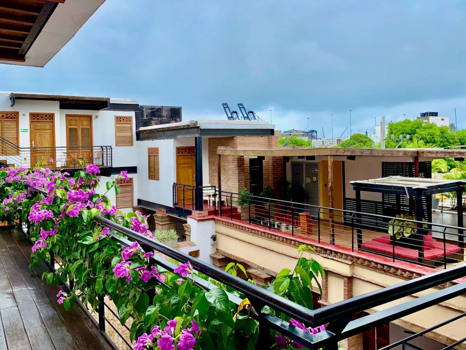 Rondreis Colombia, Santa Marta, Casa Carolina - terras