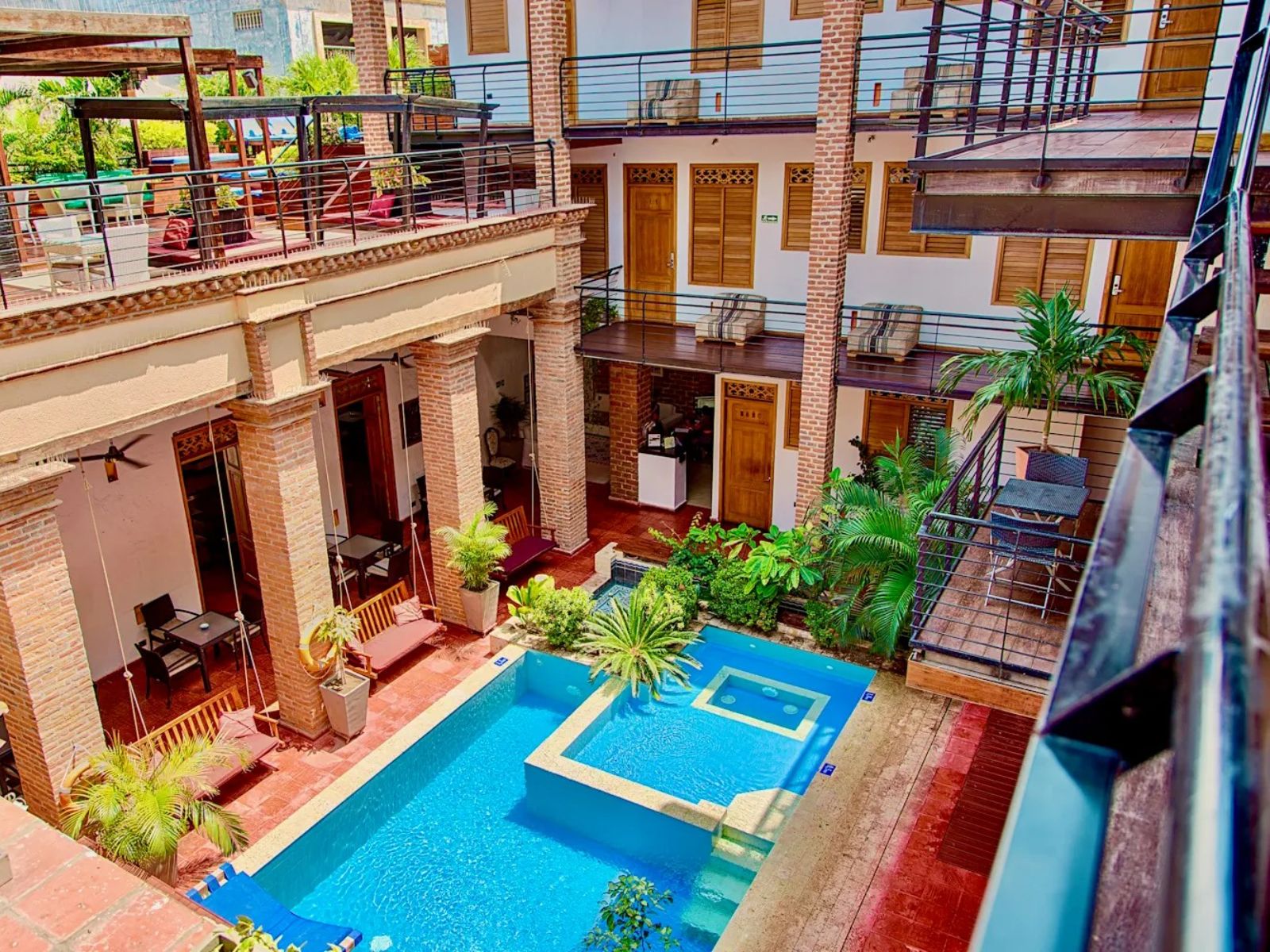 Rondreis Colombia, Santa Marta, Casa Carolina - zwembad