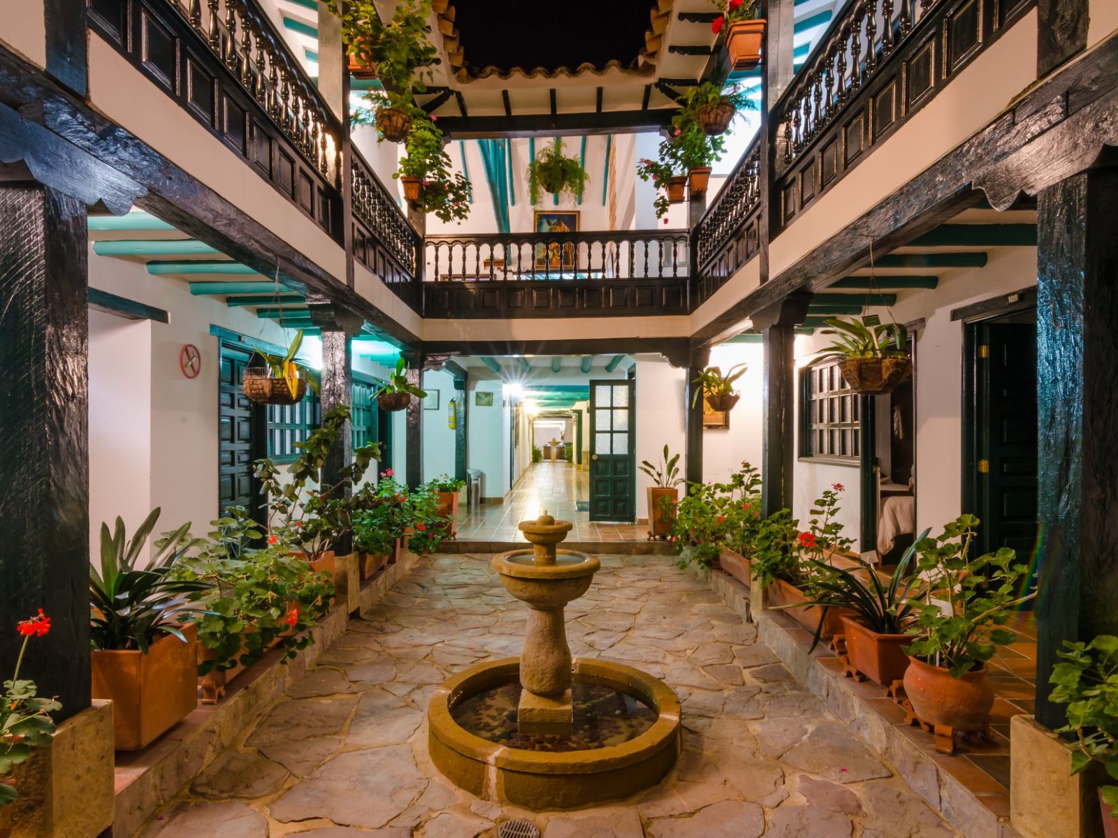 Rondreis Colombia, Villa de Leyva, Hotel Antonio Nariño - fontein