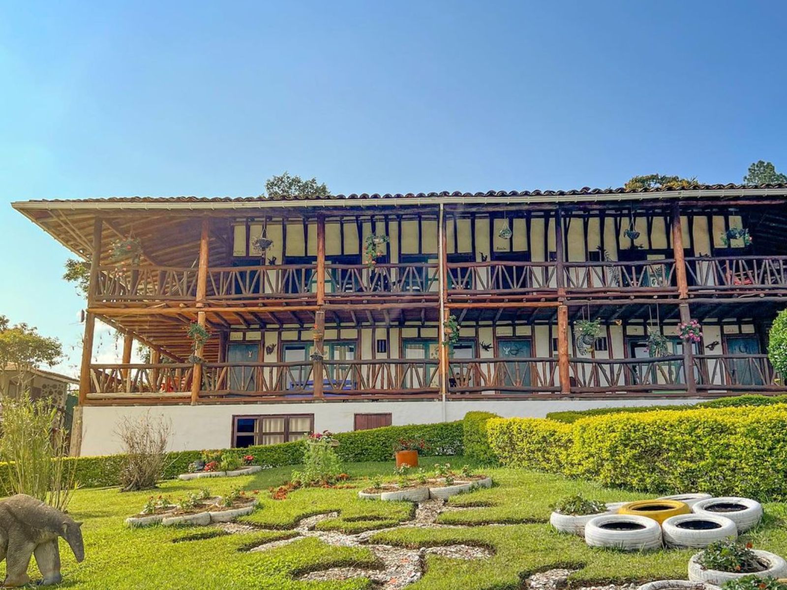 Rondreis Colombia,San Agustin, Akawanka lodge, buitenaanzicht