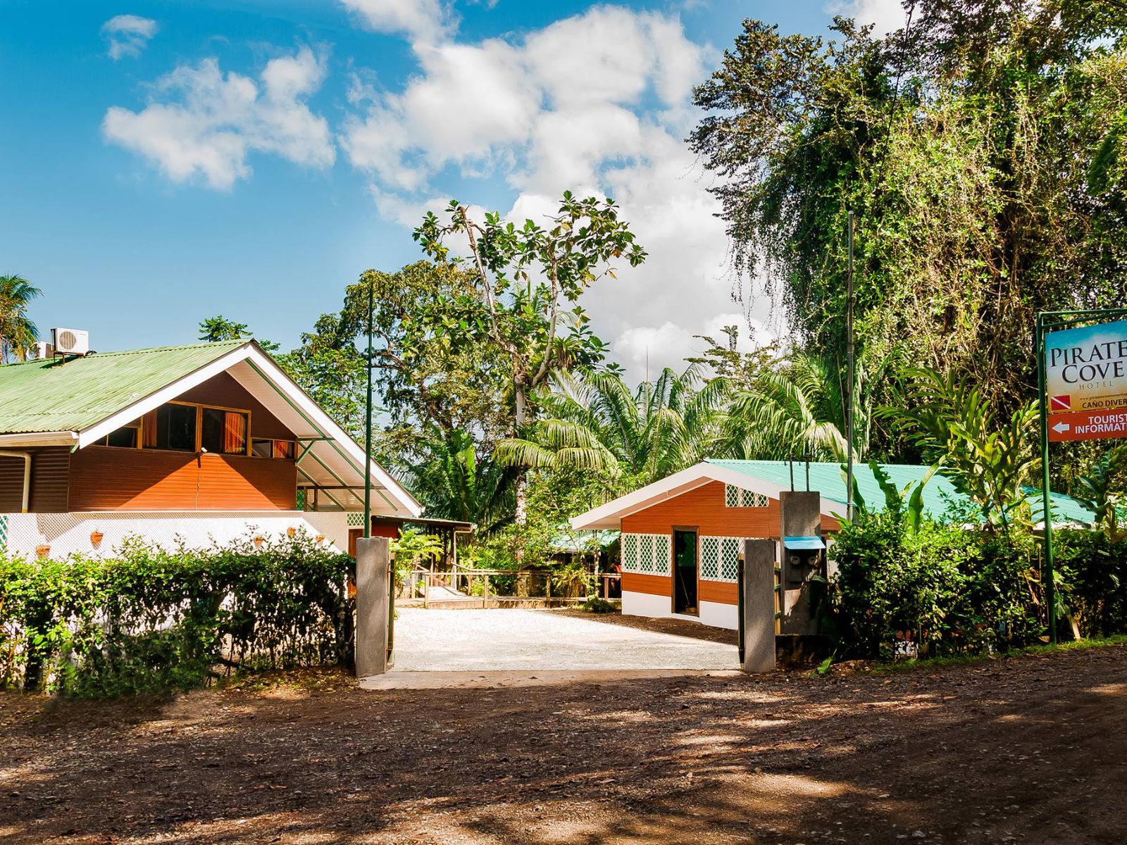 Rondreis Costa Rica, Drake Bay, Corcovado, Pirate Cove, buitenaanzicht