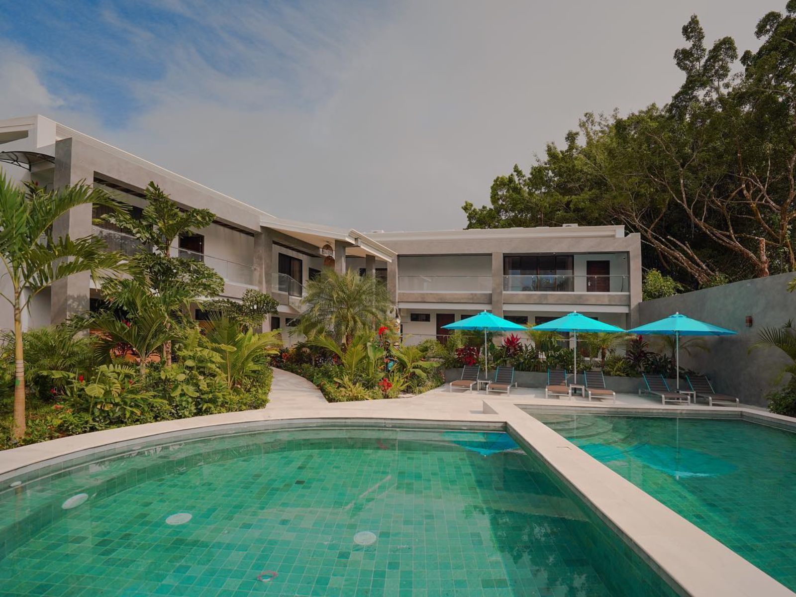Rondreis Costa Rica, Manuel Antonio, Hotel Naoz, buitenkant accommodatie
