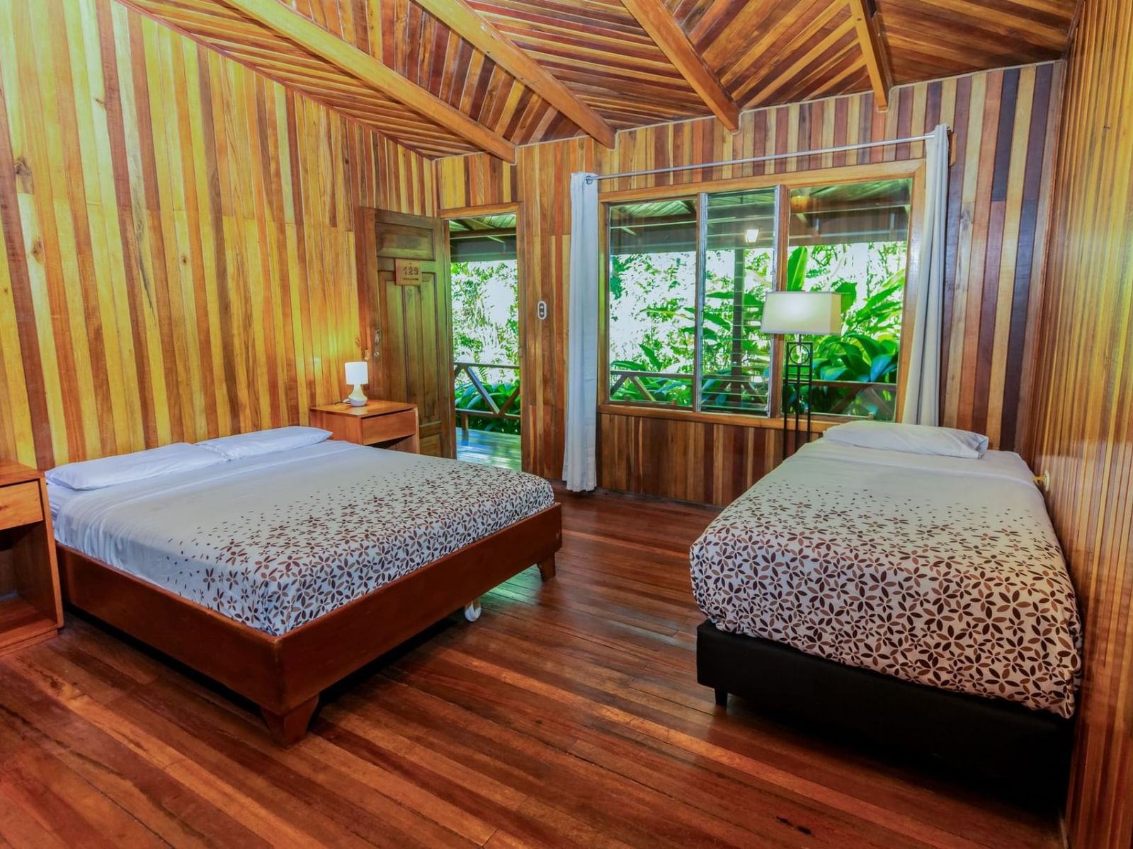 Rondreis Costa Rica, Monteverde, Jaguarundi Lodge, driepersoonskamer