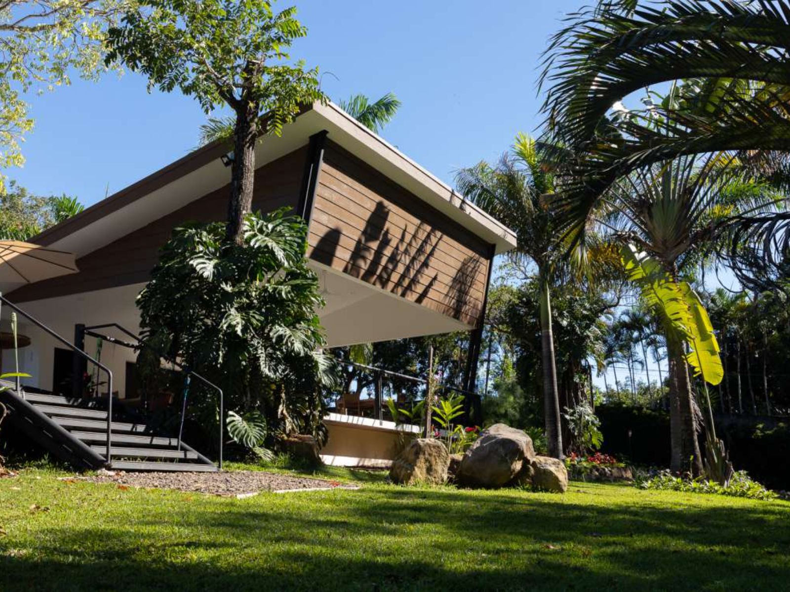 Rondreis Costa Rica, San Jose, Hotel Guacima Escondida, buitenaanzicht