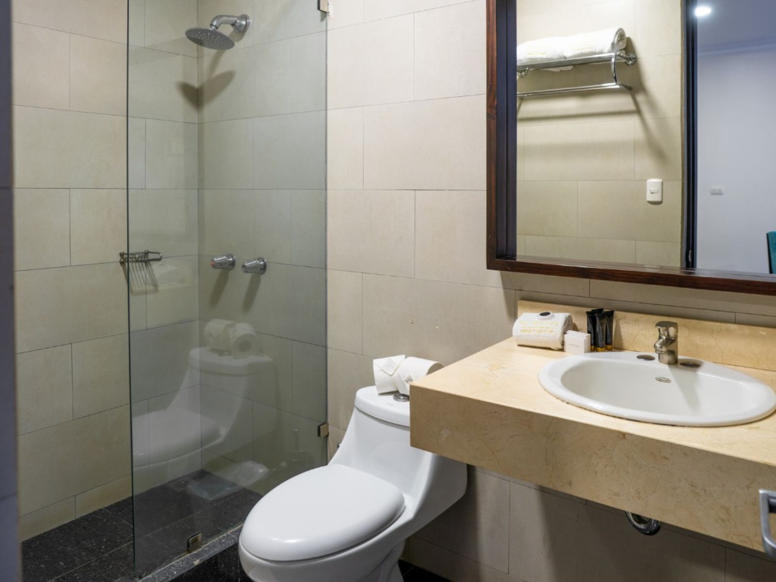 Rondreis Costa Rica, San Jose, KC Hotel San Jose, badkamer