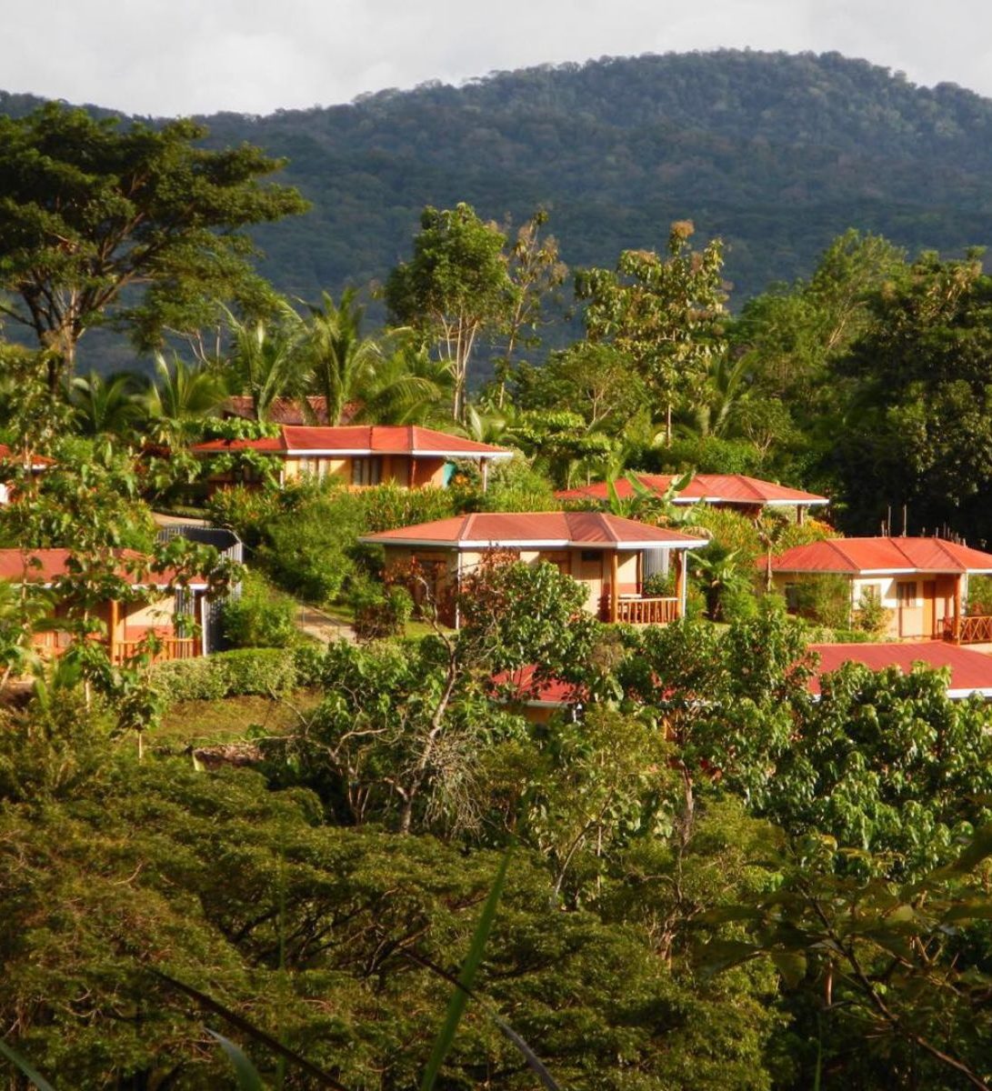 Rondreis Costa Rica, Tarcoles, Hotel Cerro Lodge, buitenaanzicht accommodatie