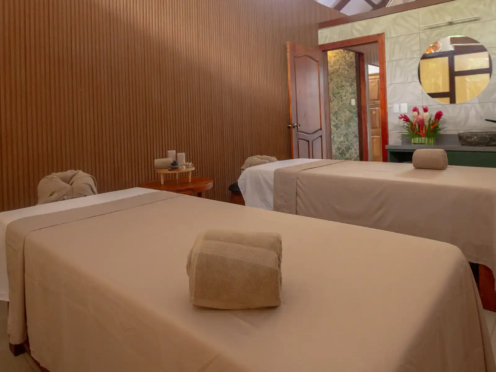 Rondreis Costa Rica, Tortuguero, Evergreen Lodge, massagetafel