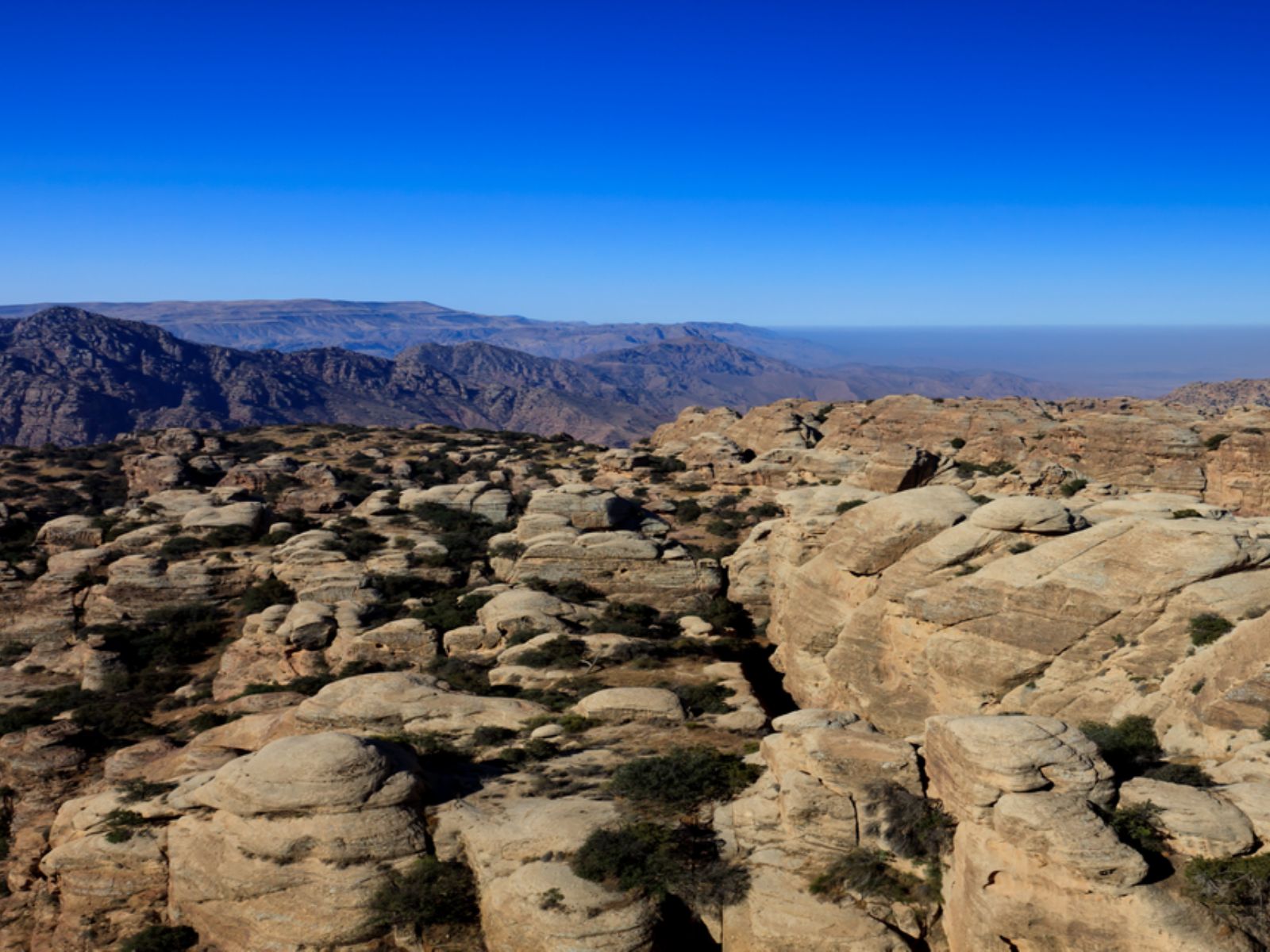 Rondreis Jordanië, Dana, Vallei rotsen