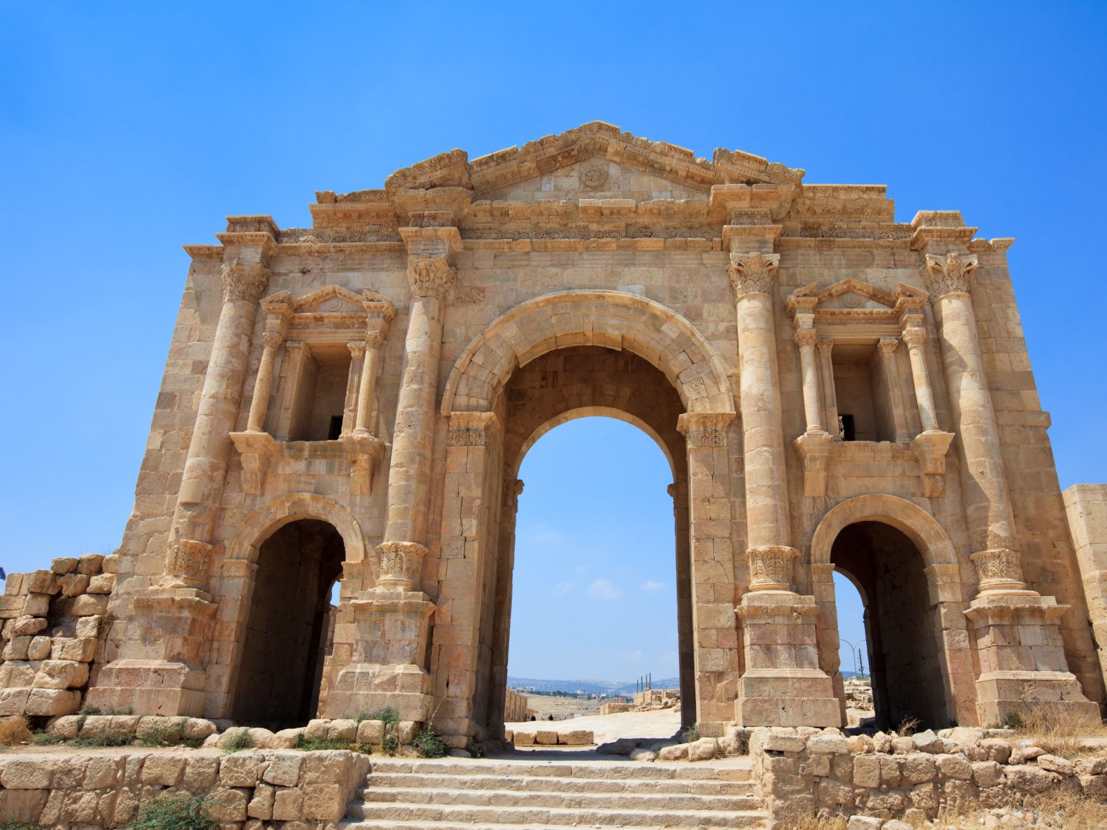 Rondreis Jordanië, Jerash, stenen poort