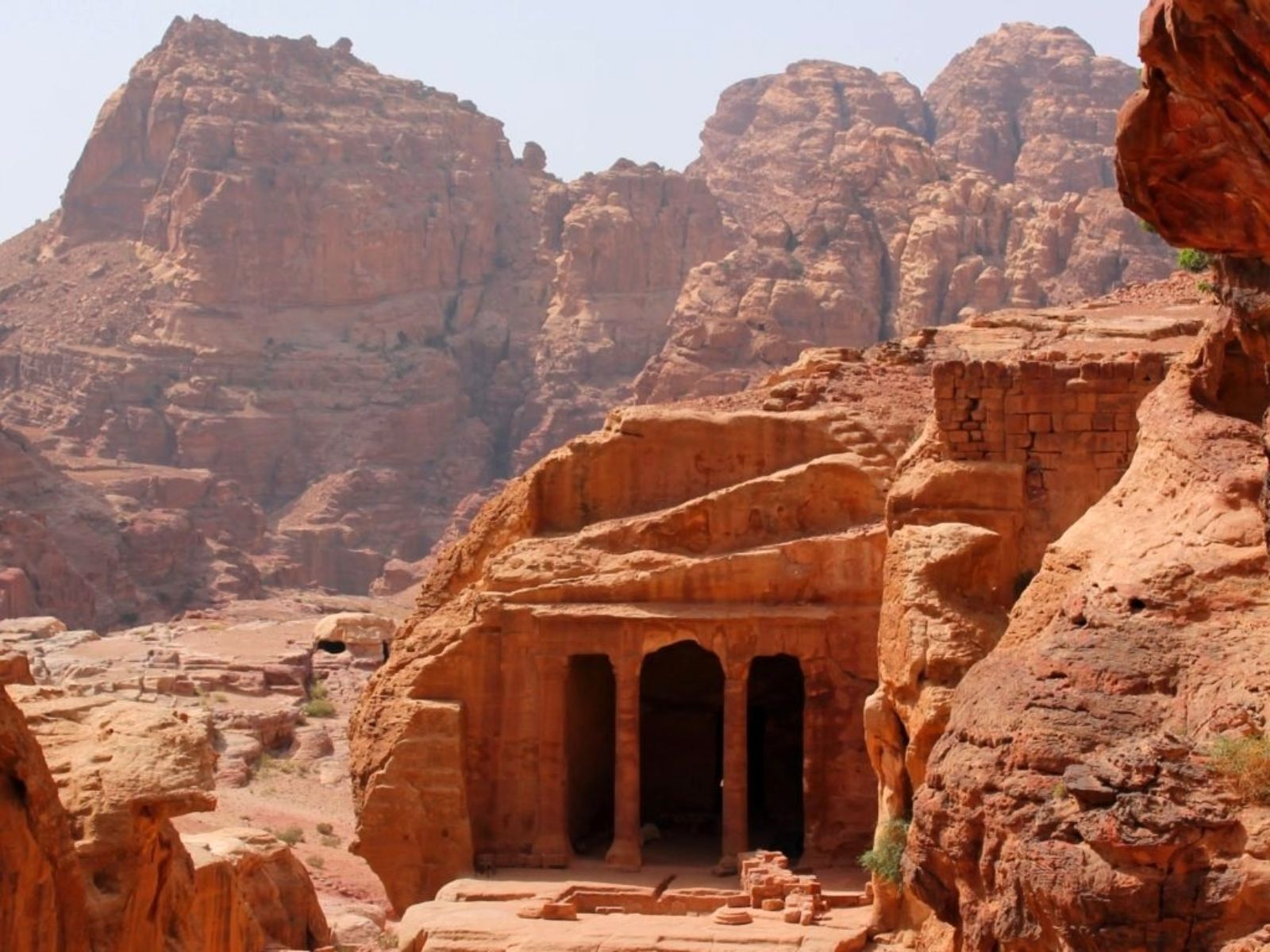 Rondreis Jordanië, Petra, rots tempel ingang
