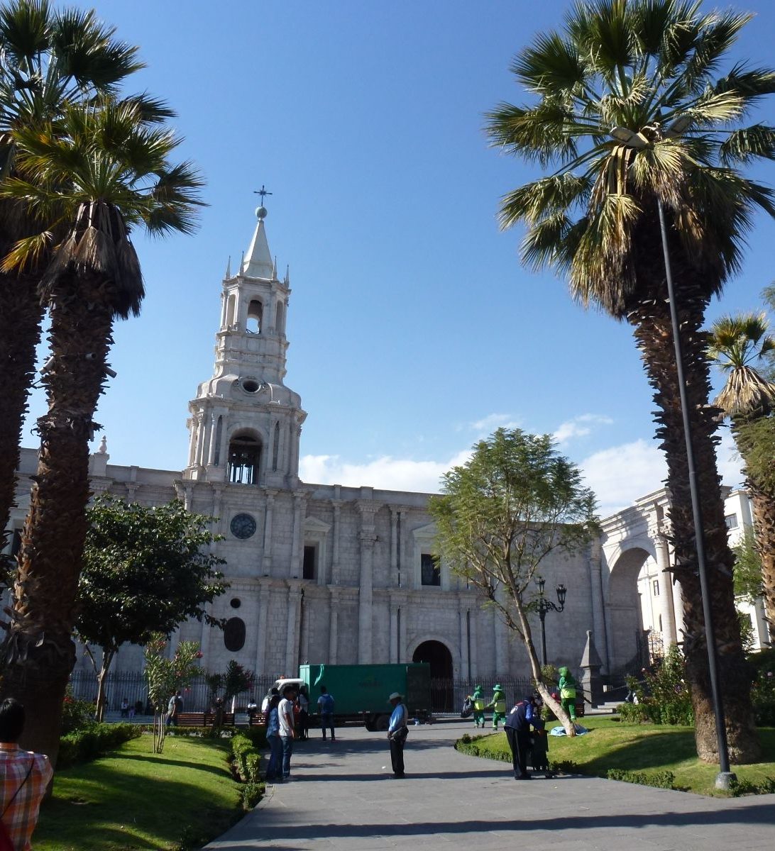 Rondreis Peru, Arequipa, Basilica kathedraal vooraanzicht