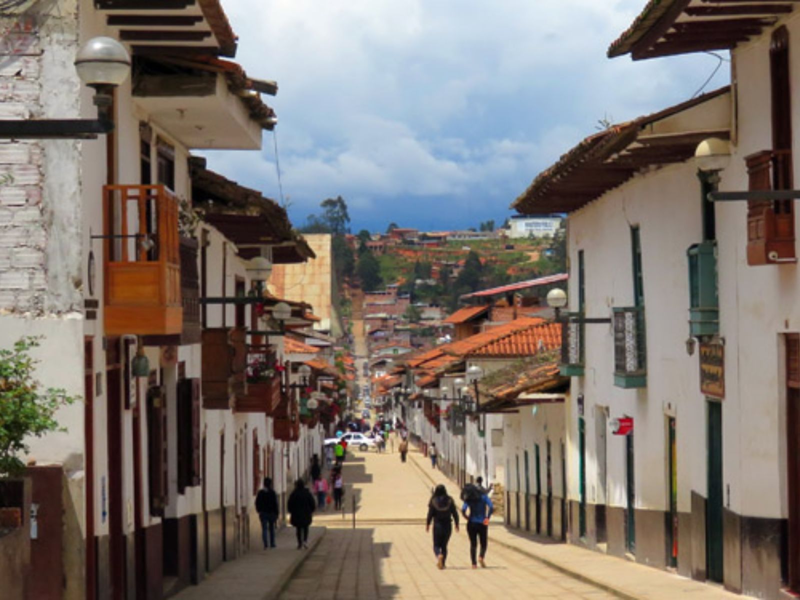 Rondreis Peru, Chachapoyas, straat in de stad