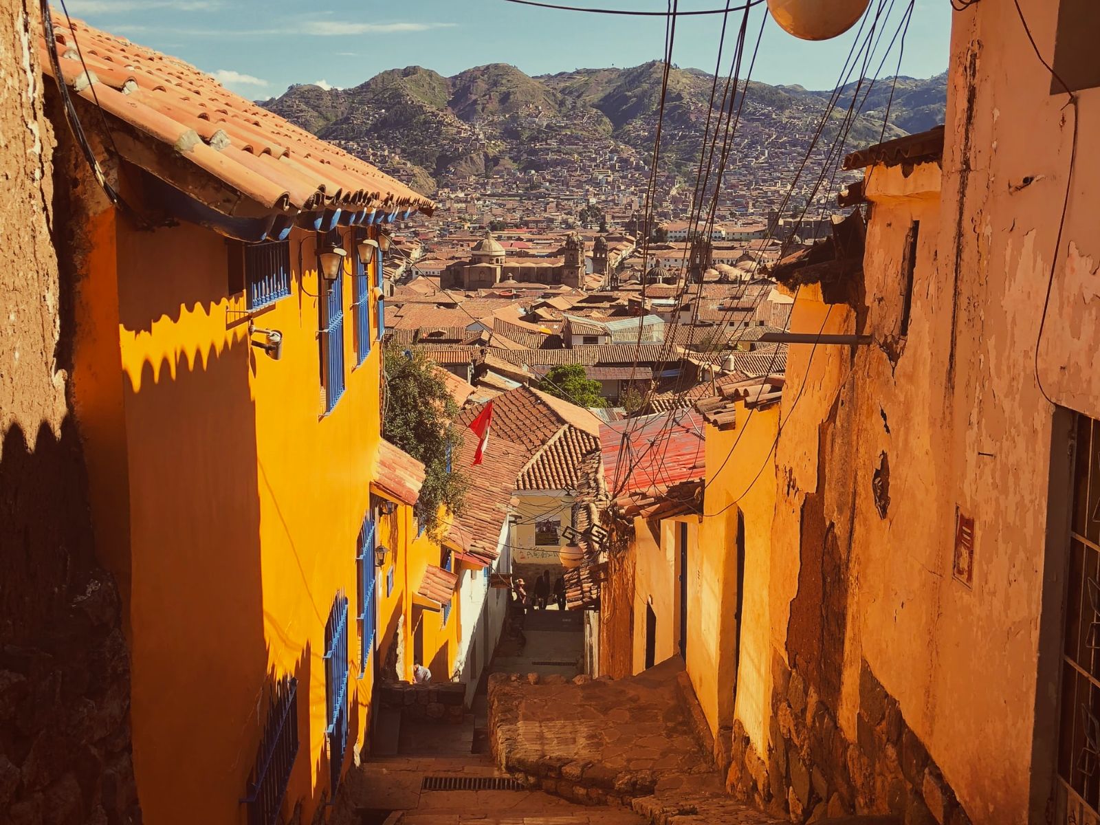 Rondreis Peru, Cusco, straat gekleurde huizen