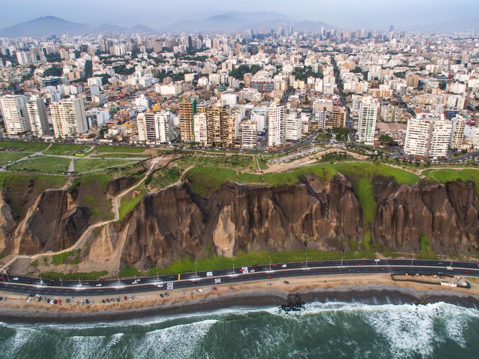 Rondreis Peru, Lima, stad met klif en zee
