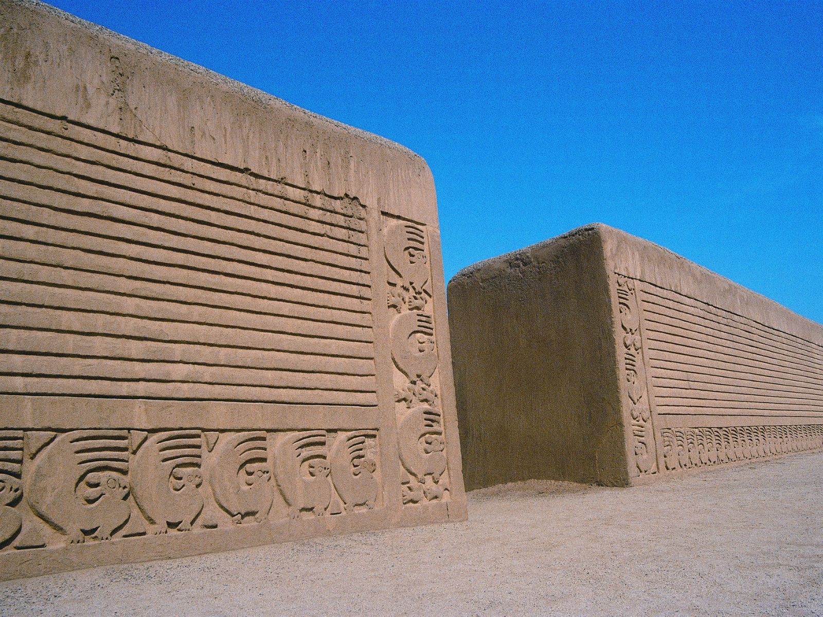 Rondreis Peru, Trujillo, Huaca Dorada muur