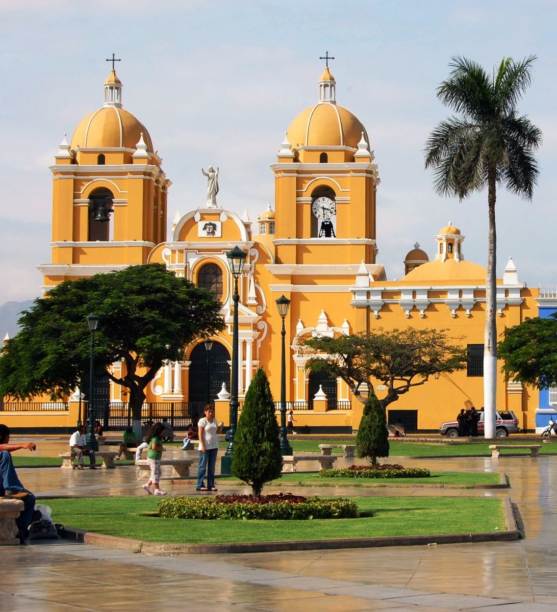 Rondreis Peru, Trujillo, gele kerk