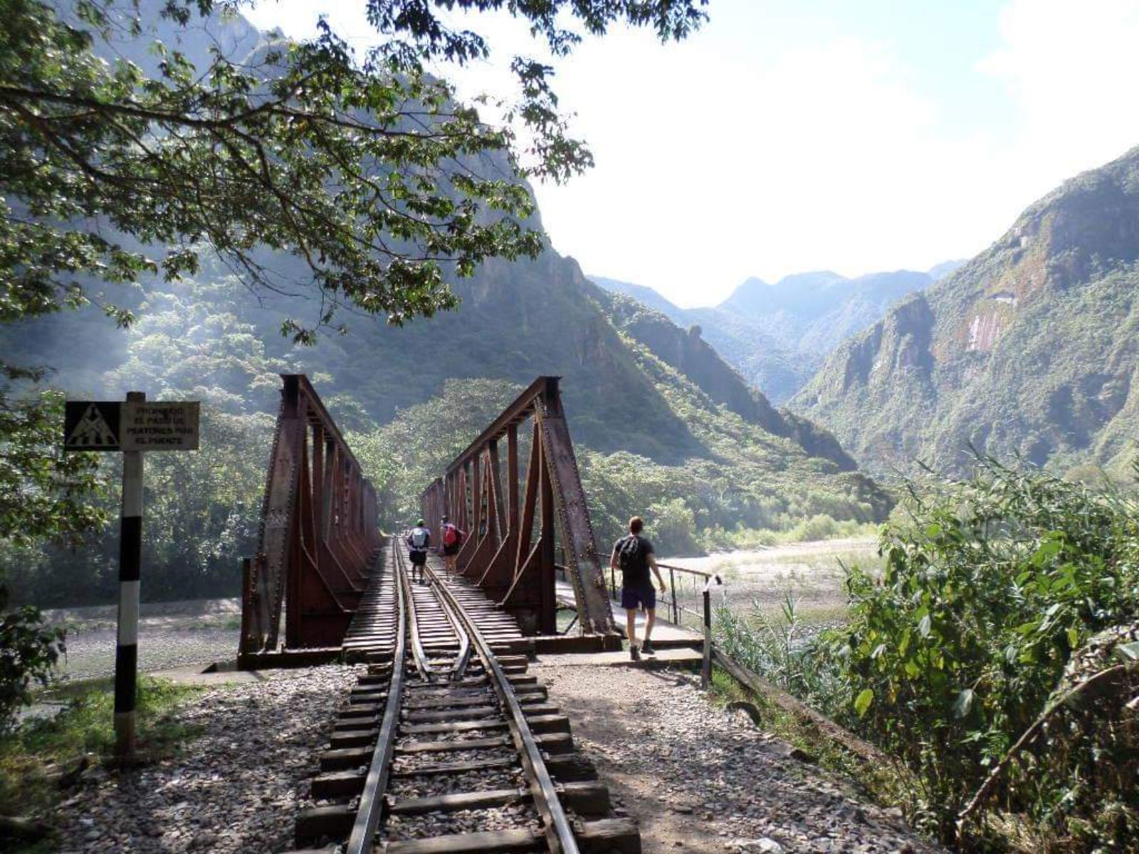 Rondreis Peru, inca trail, brug in de bergen