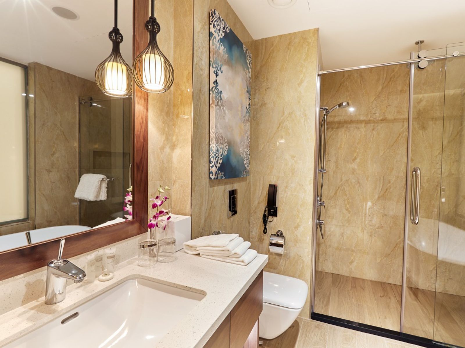 Rondreis Oman, Milenium Resort Salalah badkamer met douche
