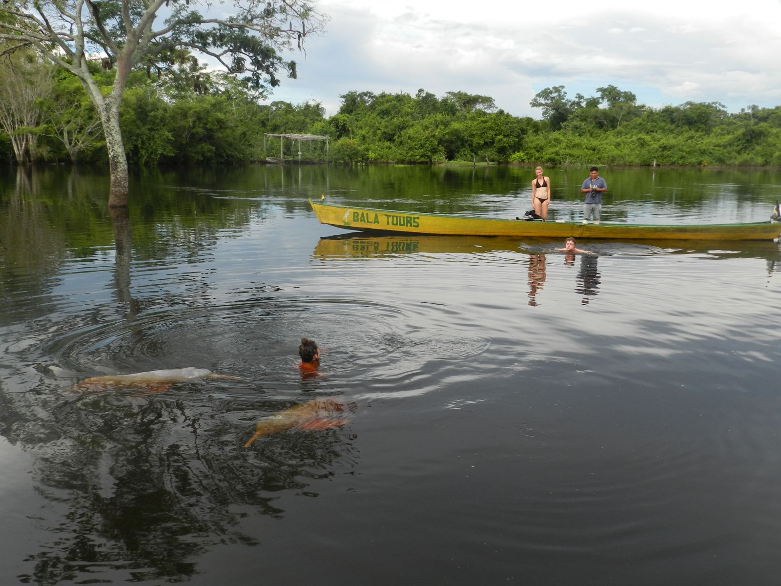 rondreis bolivia rurrenabaque rivier zwemmen in het rivier
