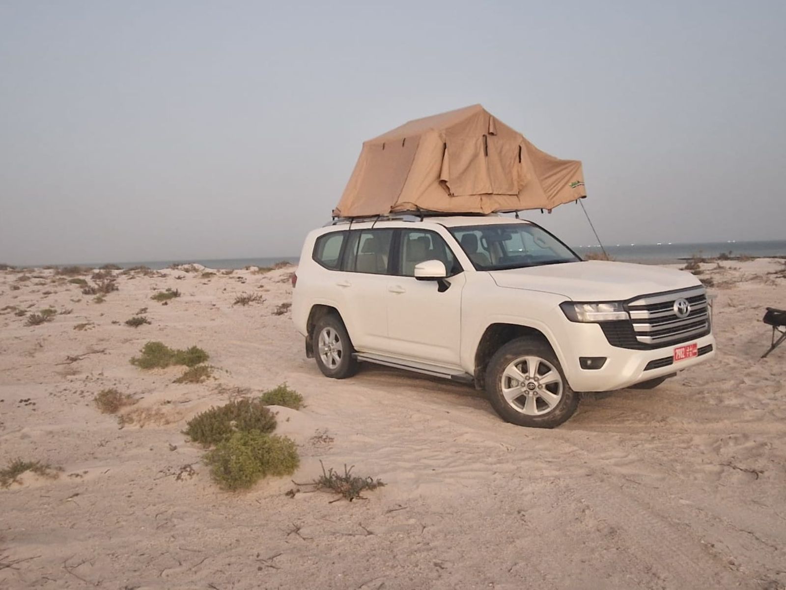 rondreis oman 4wd met daktent woestijn
