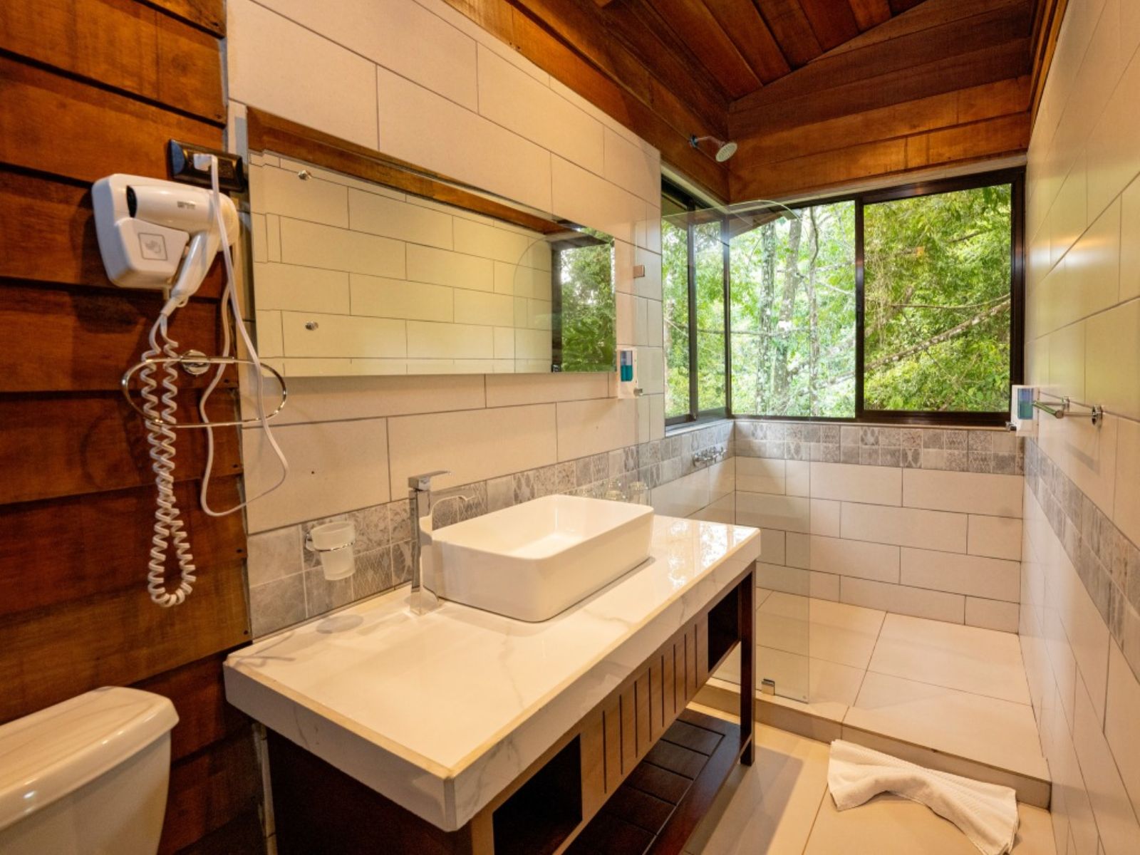 Rondreis Costa Rica, Boca Tapada, Maquenque Eco Lodge, badkamer