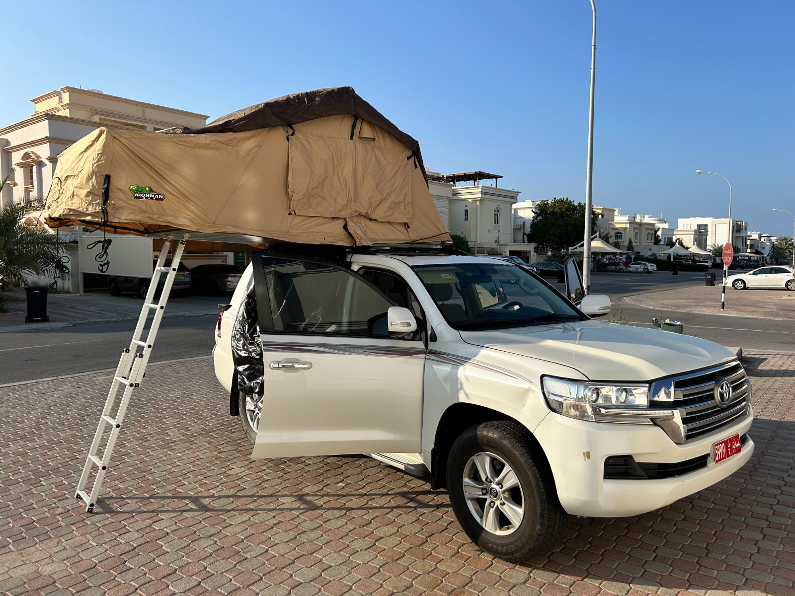 rondreis oman rooftop tent op jeep
