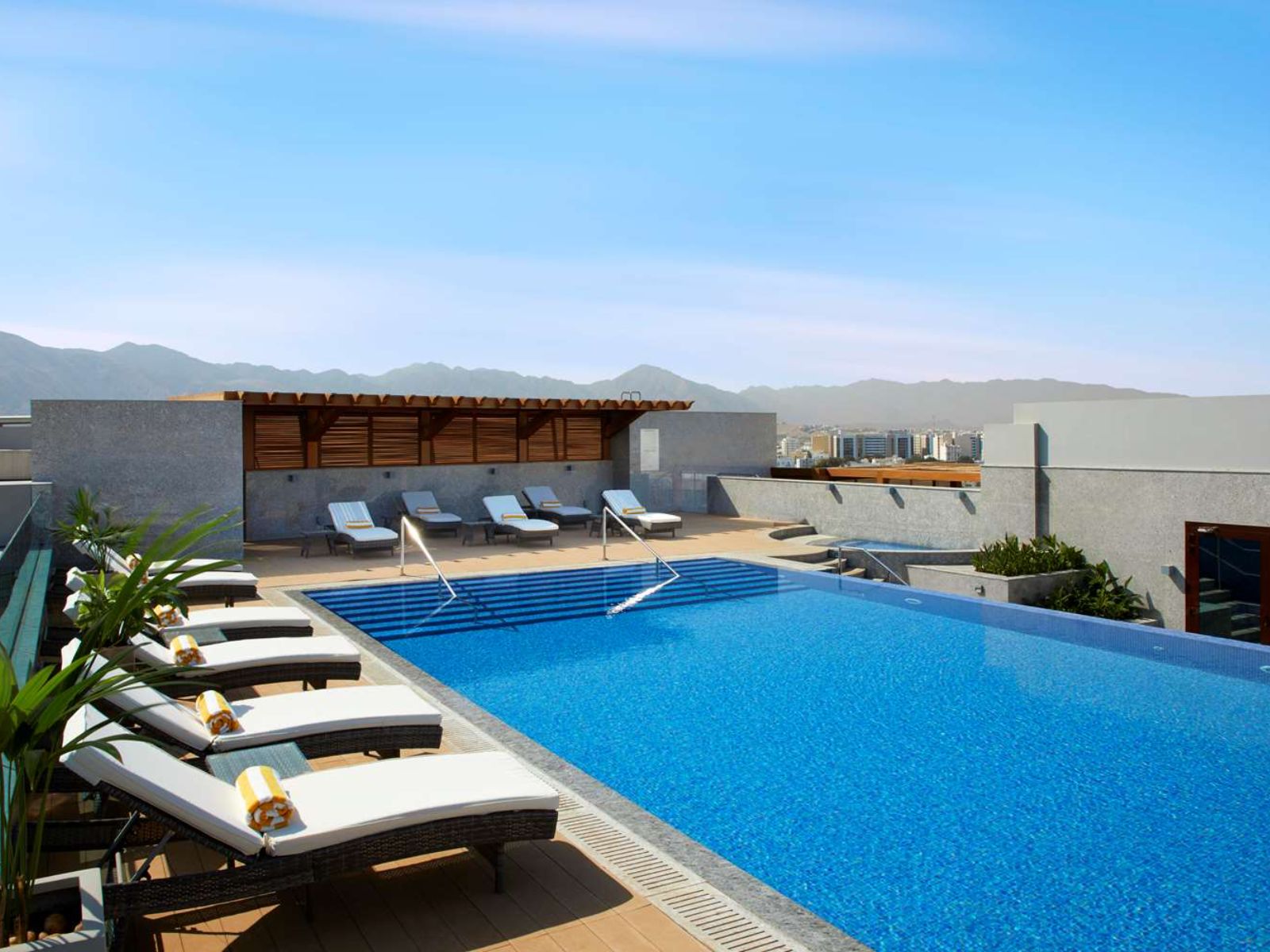 Rondreis Oman, Royal Tulip Hotel, Muscat zwembad