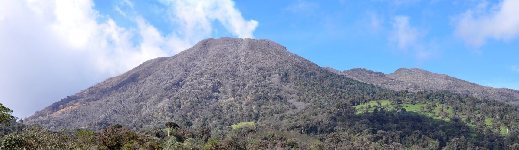 Rondreis Costa Rica, Turrialba, Vulkaan Turrialba overdag, banner