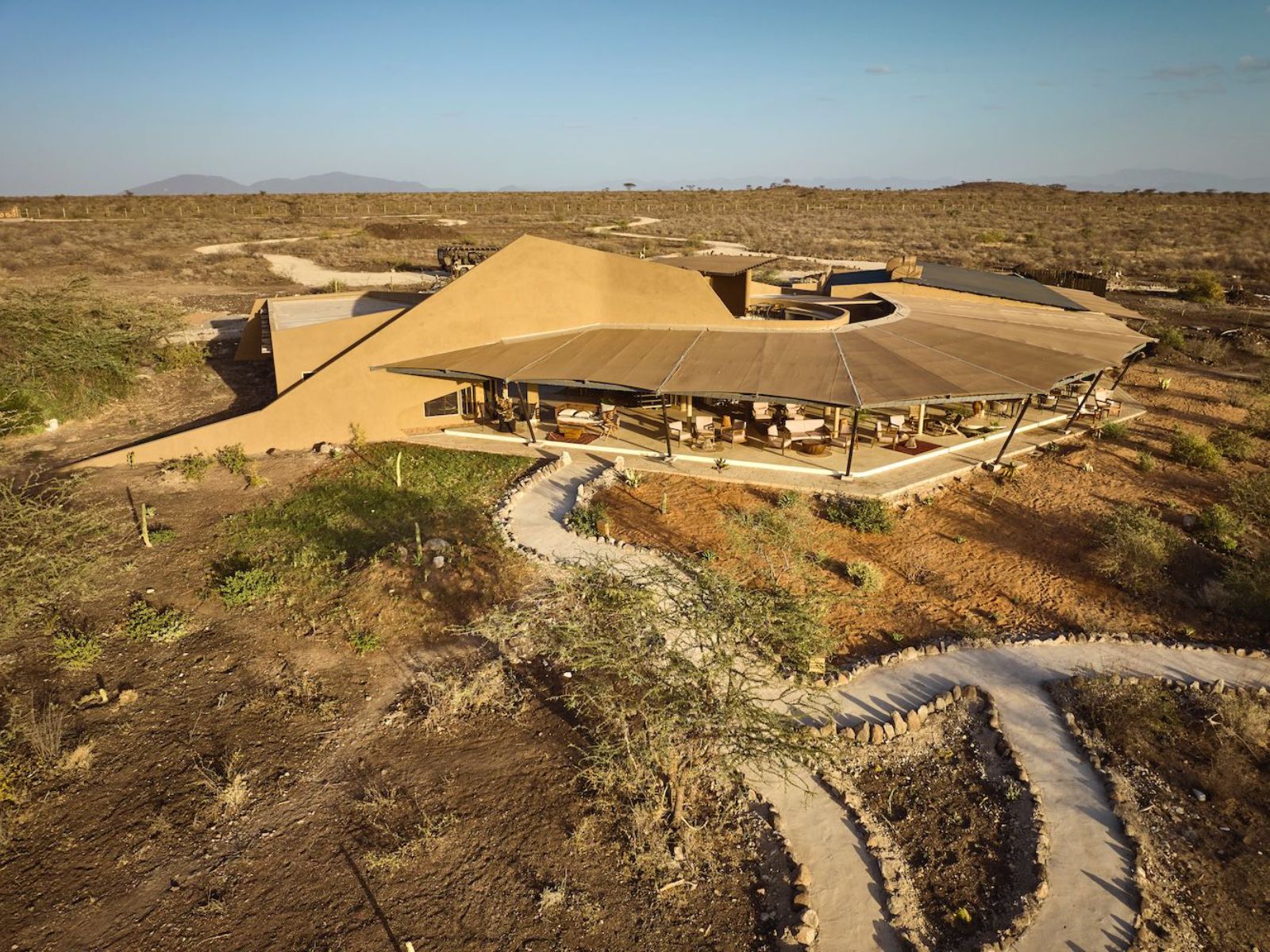 Rondreis Kenia, Buffalo Springs, Ashnil Surana, buitenaanzicht faciliteit