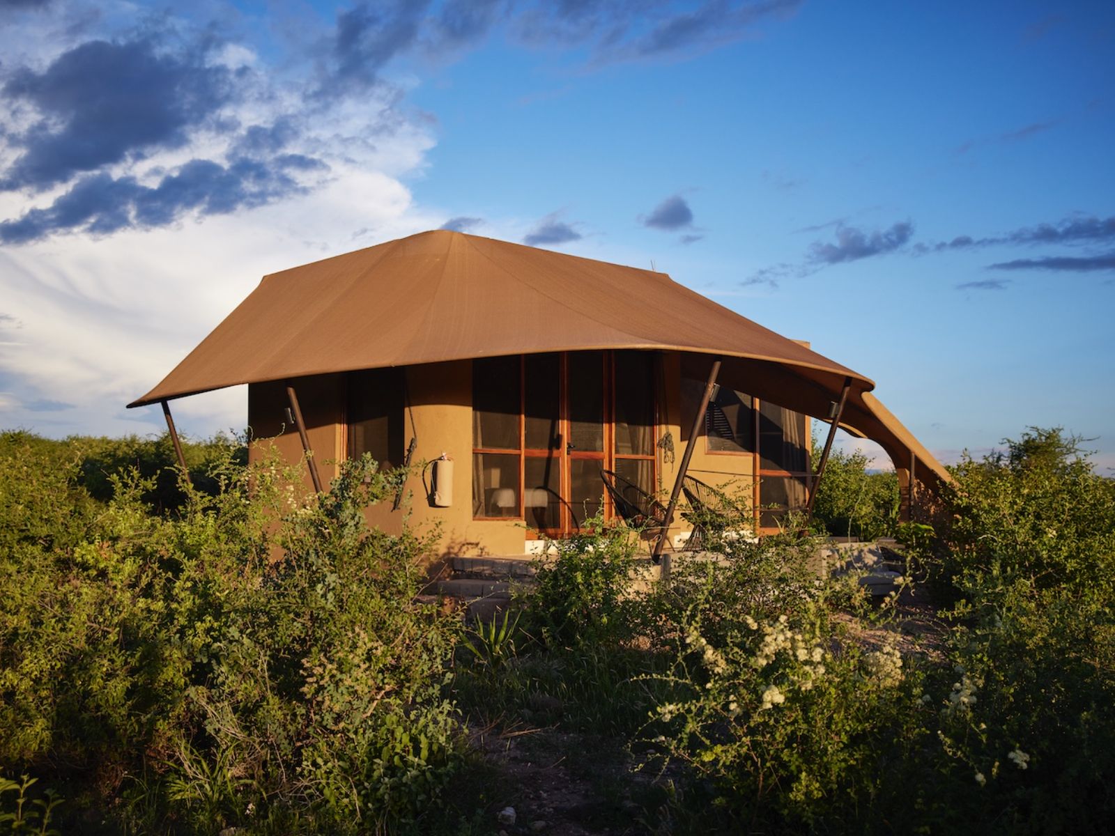Rondreis Kenia, Buffalo Springs, Ashnil Surana, buitenaanzicht tent
