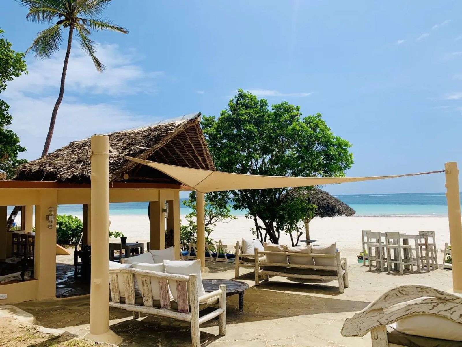 Rondreis Kenia, Diani Beach, Eleven Pearl Boutique Hotel & Spa, strandbar