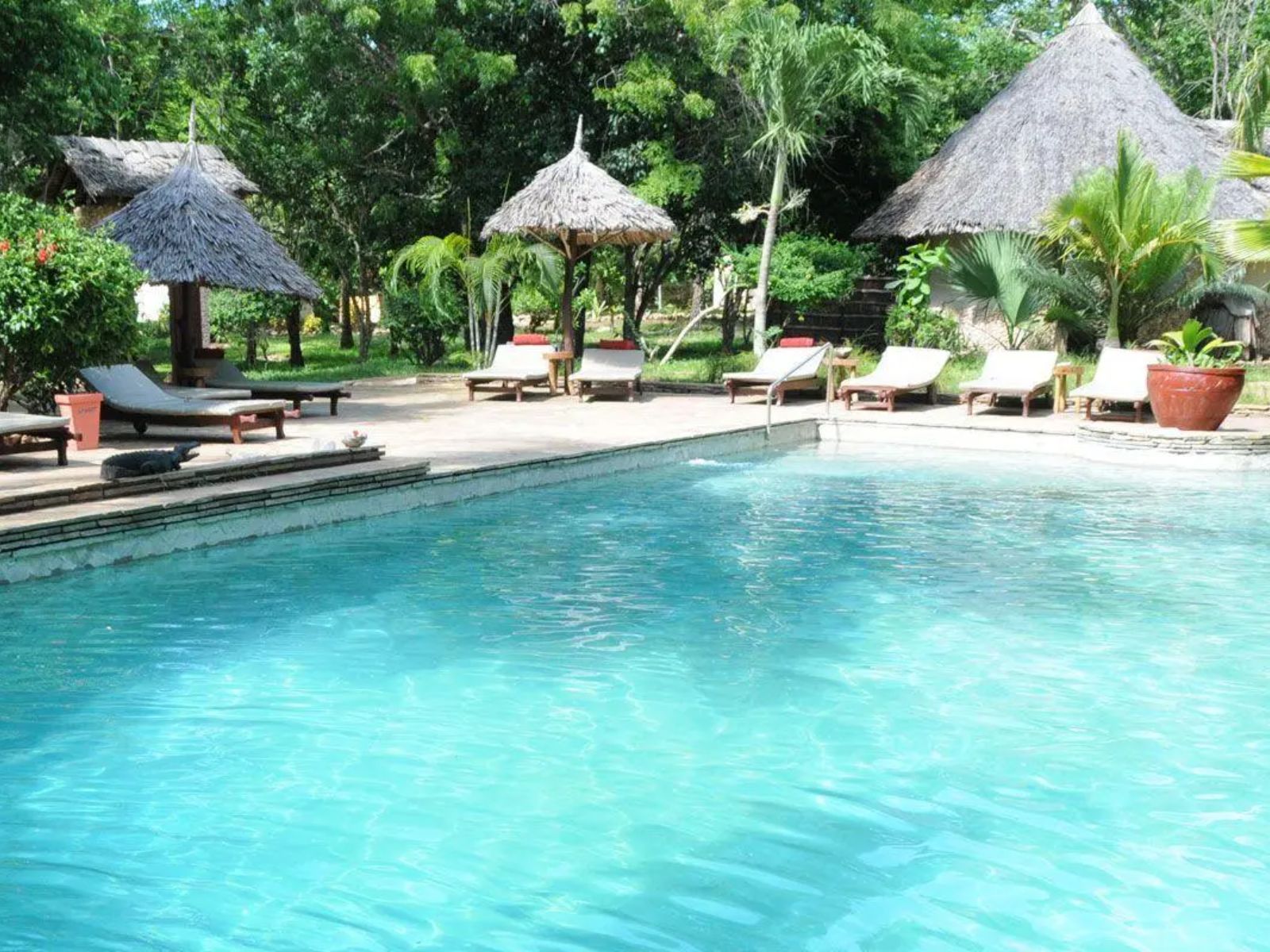 Rondreis Kenia, Diani Beach, Eleven Pearl Boutique Hotel & Spa, zwembad