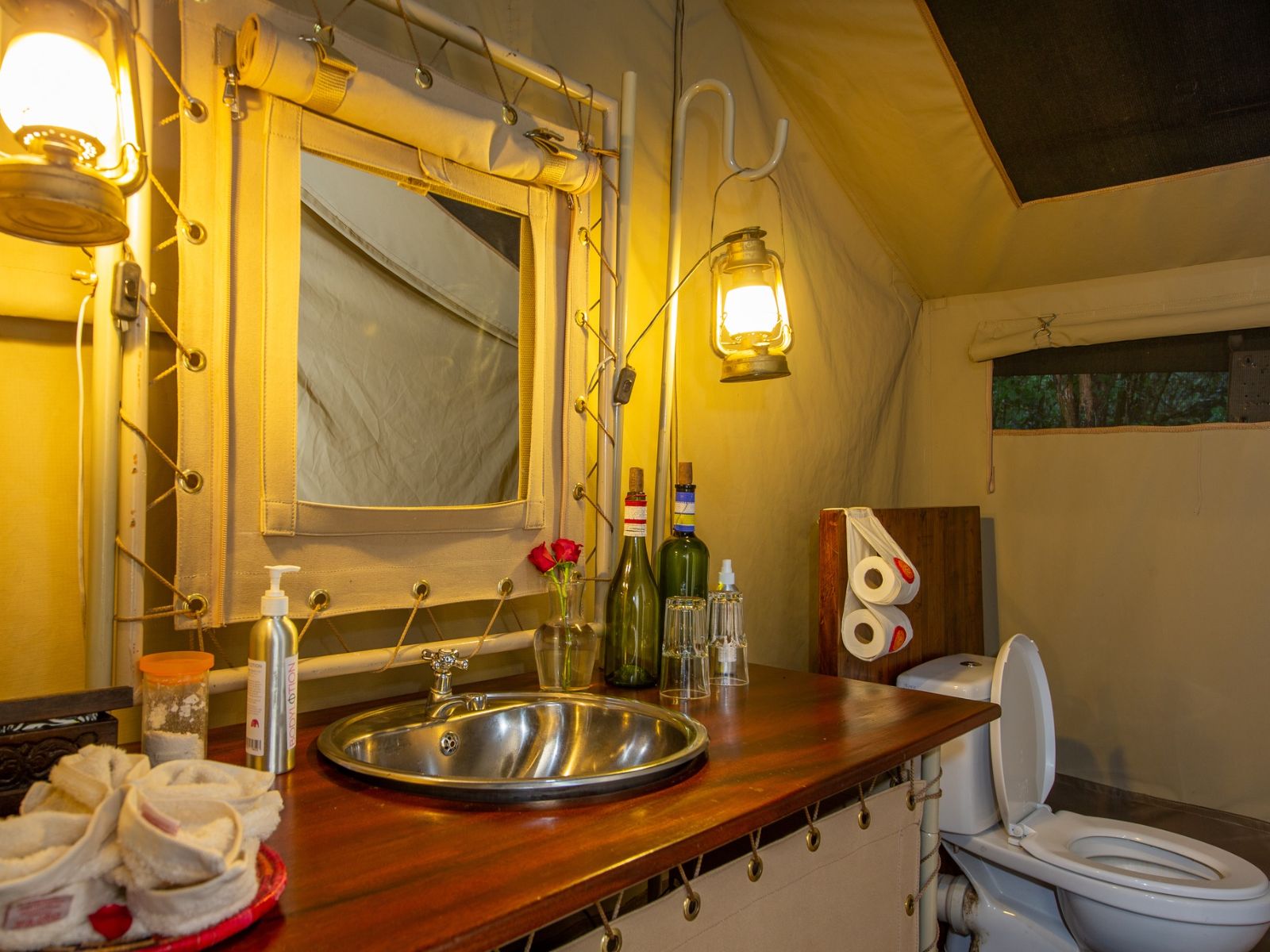 Rondreis Kenia, Nairobi, Nairobi Tented Camp, badkamer