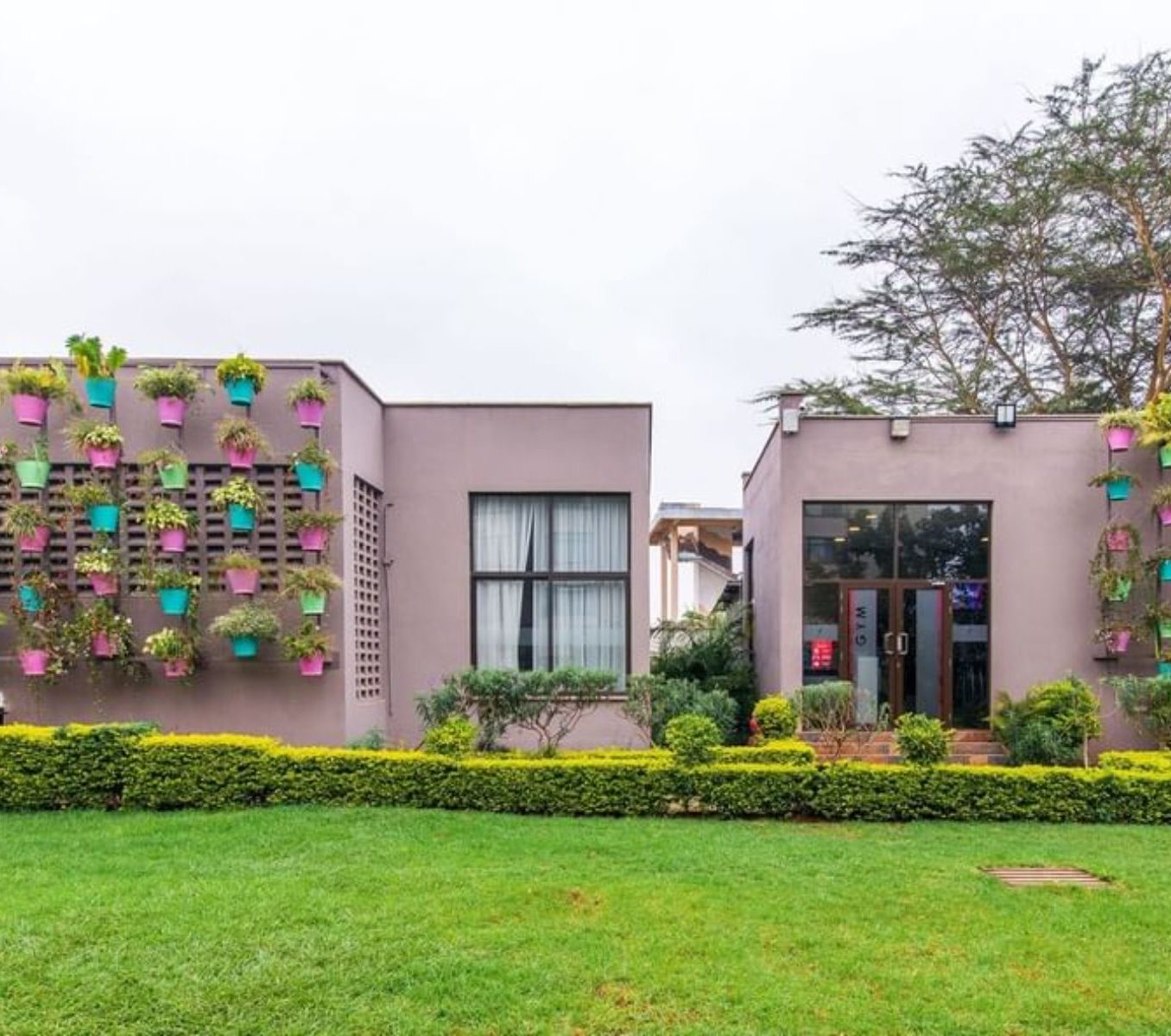 Rondreis Kenia, Nairobi, Tamarind Tree hotel, vooraanzicht
