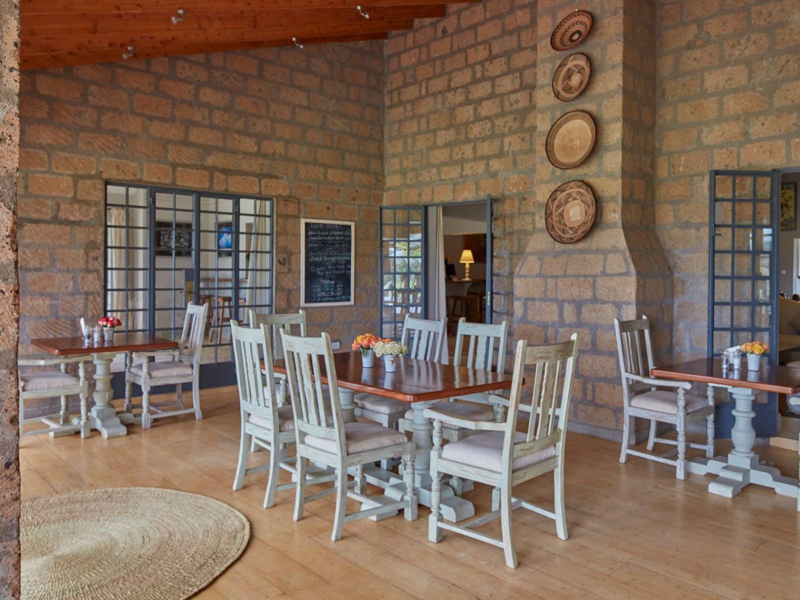 Rondreis Kenia, Nanyuki, Soames Hotel, eetruimte buiten