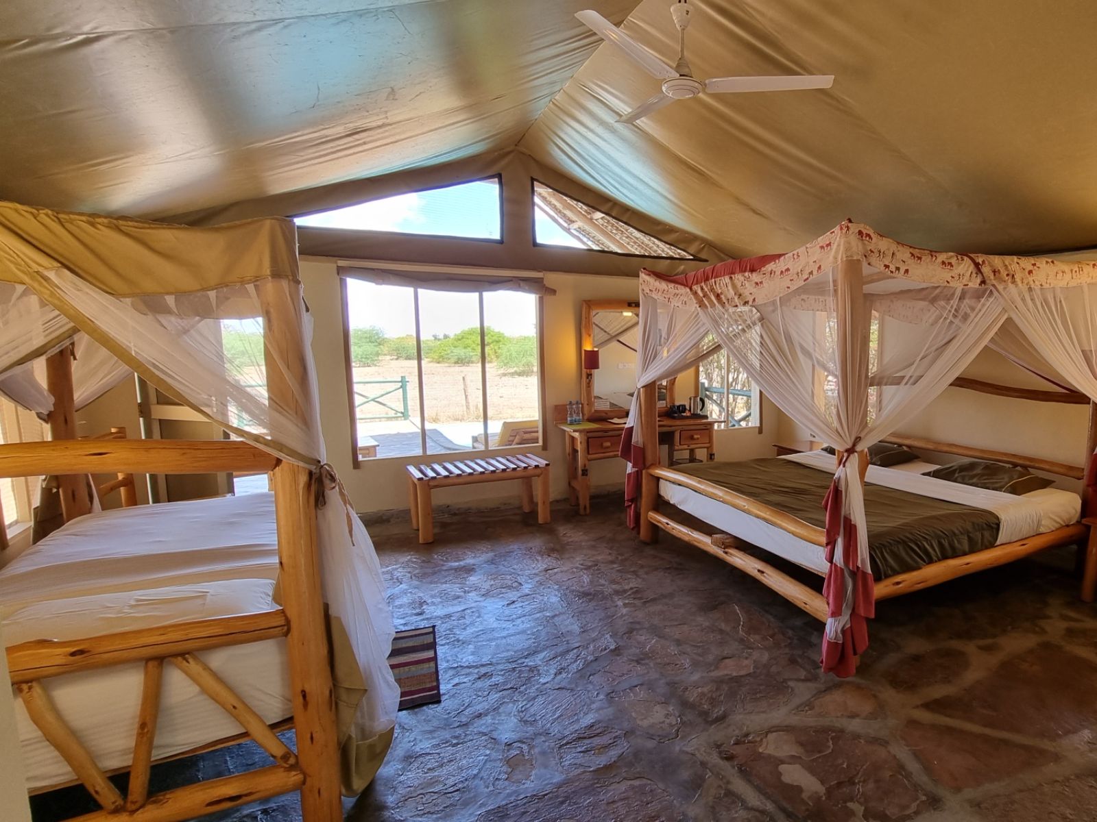 Rondreis Kenia, Tsavo East NP, Manyatta Camp, tripple kamer