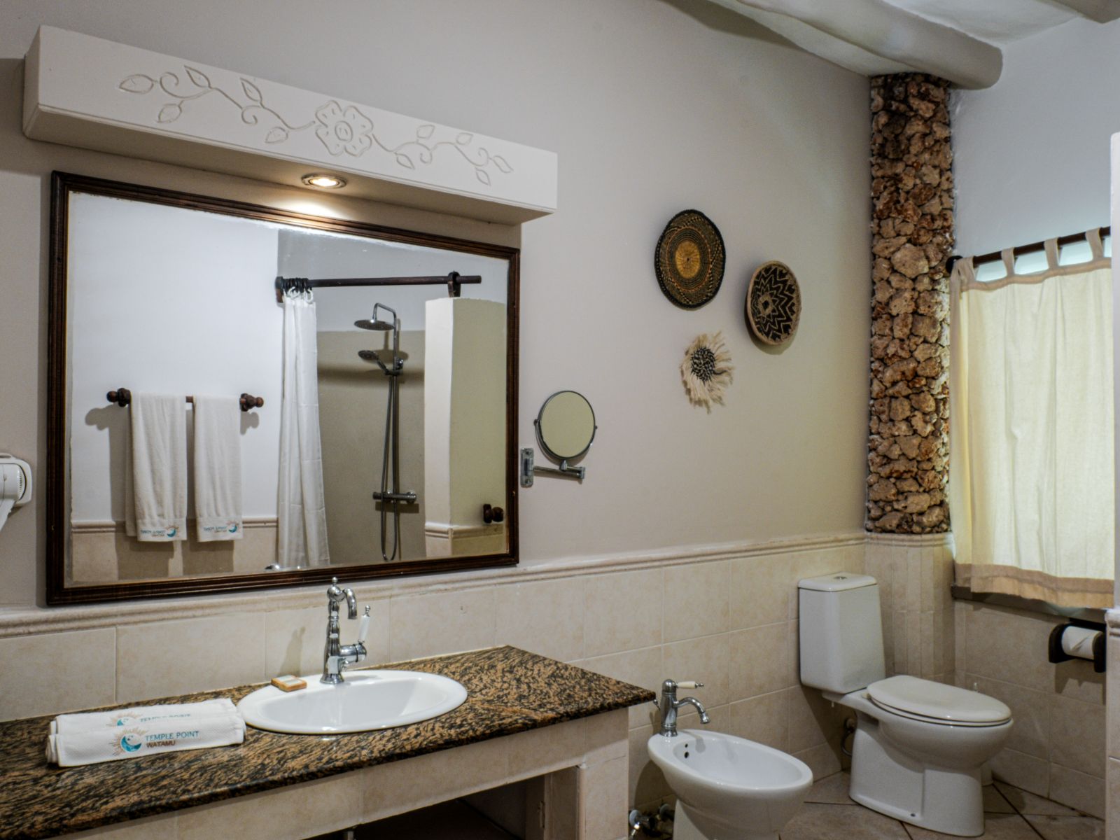 Rondreis Kenia, Watamu, Temple Point Resort, badkamer