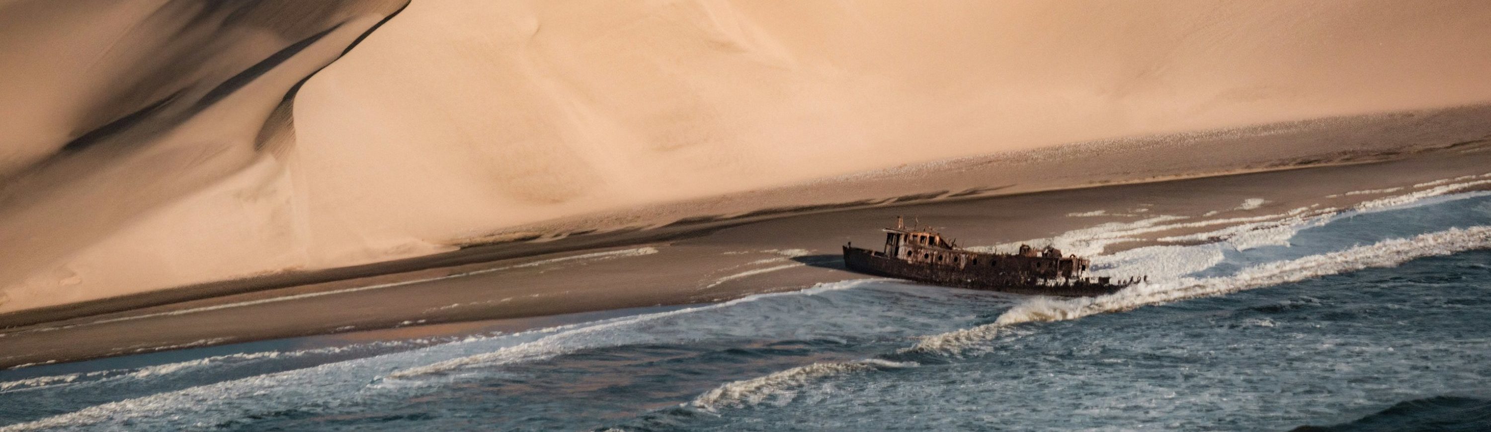 Rondreis Namibië, Skeleton Coast, strand met scheepswrak (1)