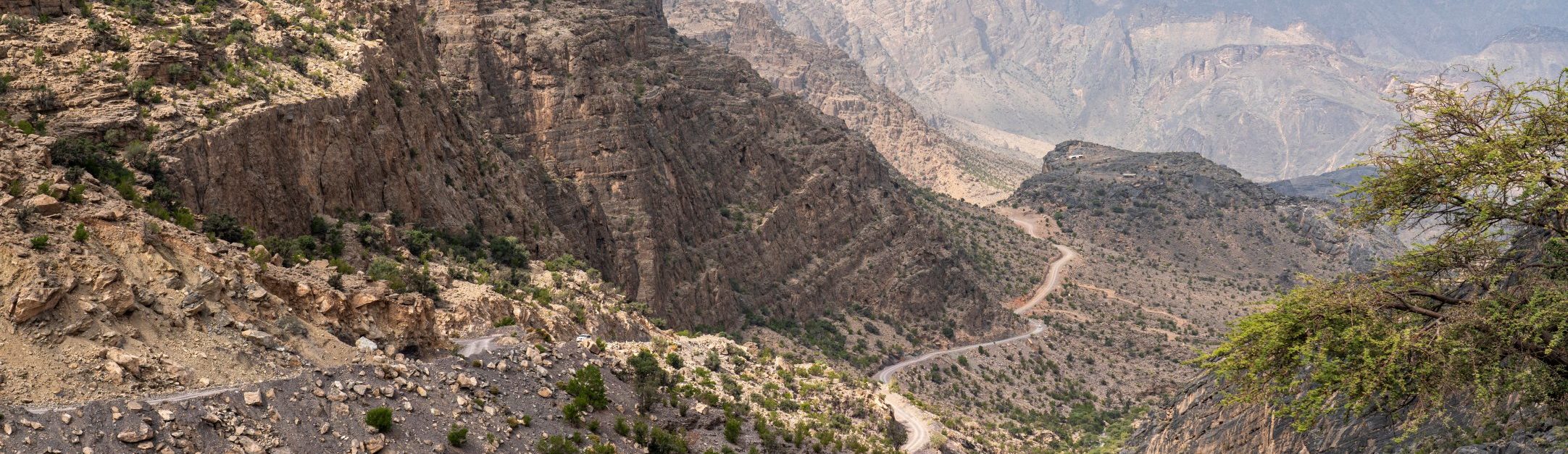 Rondreis Oman, Wadi Bani Awf, weg door de bergen