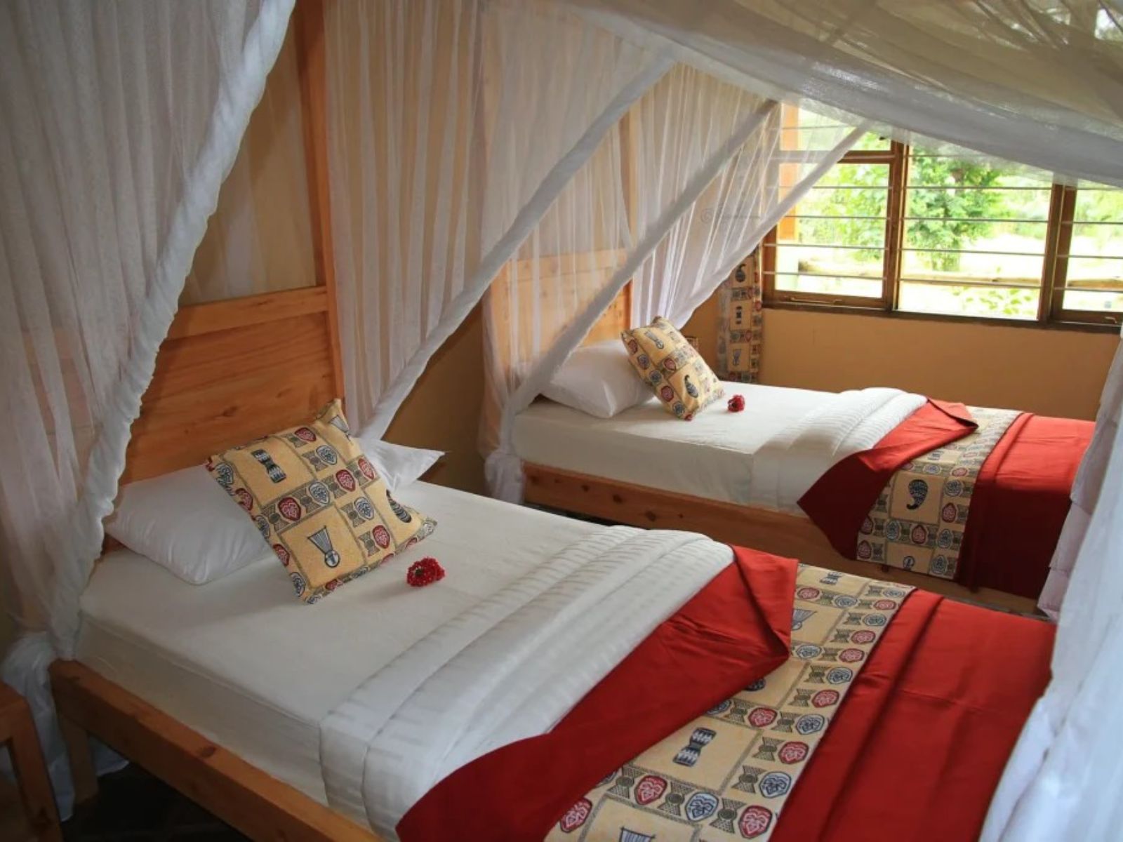 Rondreis Tanzania, Kilimanjaro, African View Lodge, tweepersoonskamer met aparte bedden