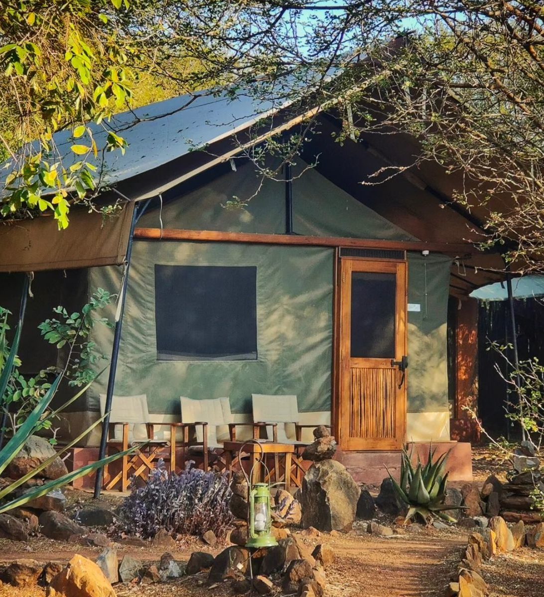 Rondreis Tanzania, Manyara, Isoitok Camp, buitenaanzicht tent