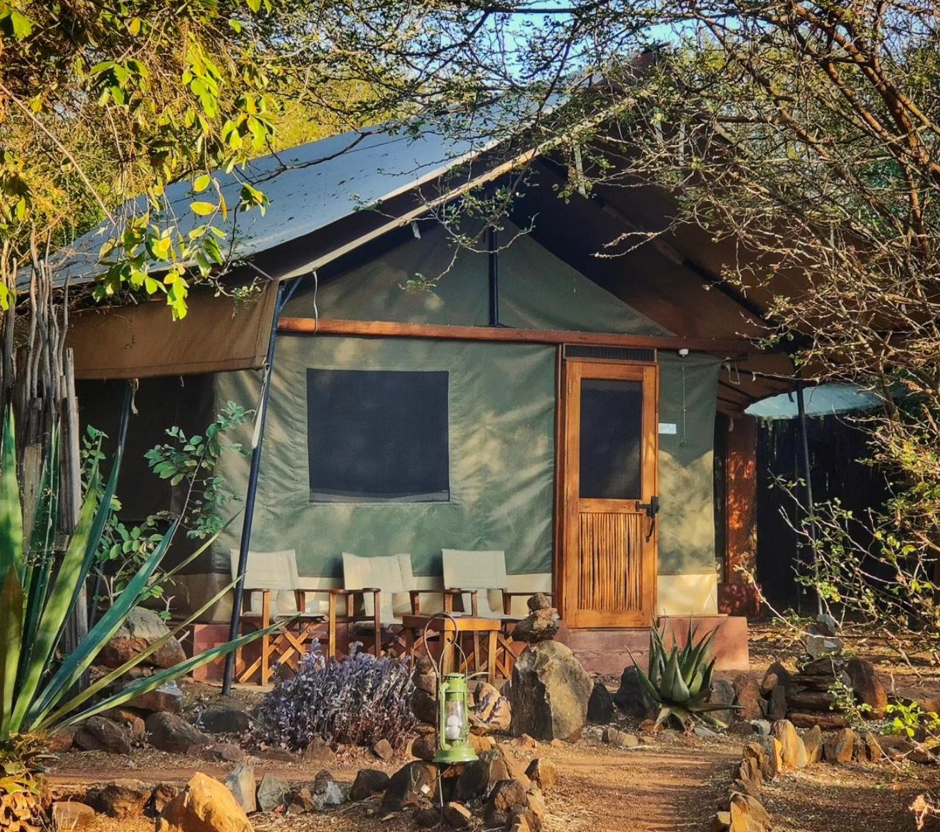 Rondreis Tanzania, Manyara, Isoitok Camp, buitenaanzicht tent