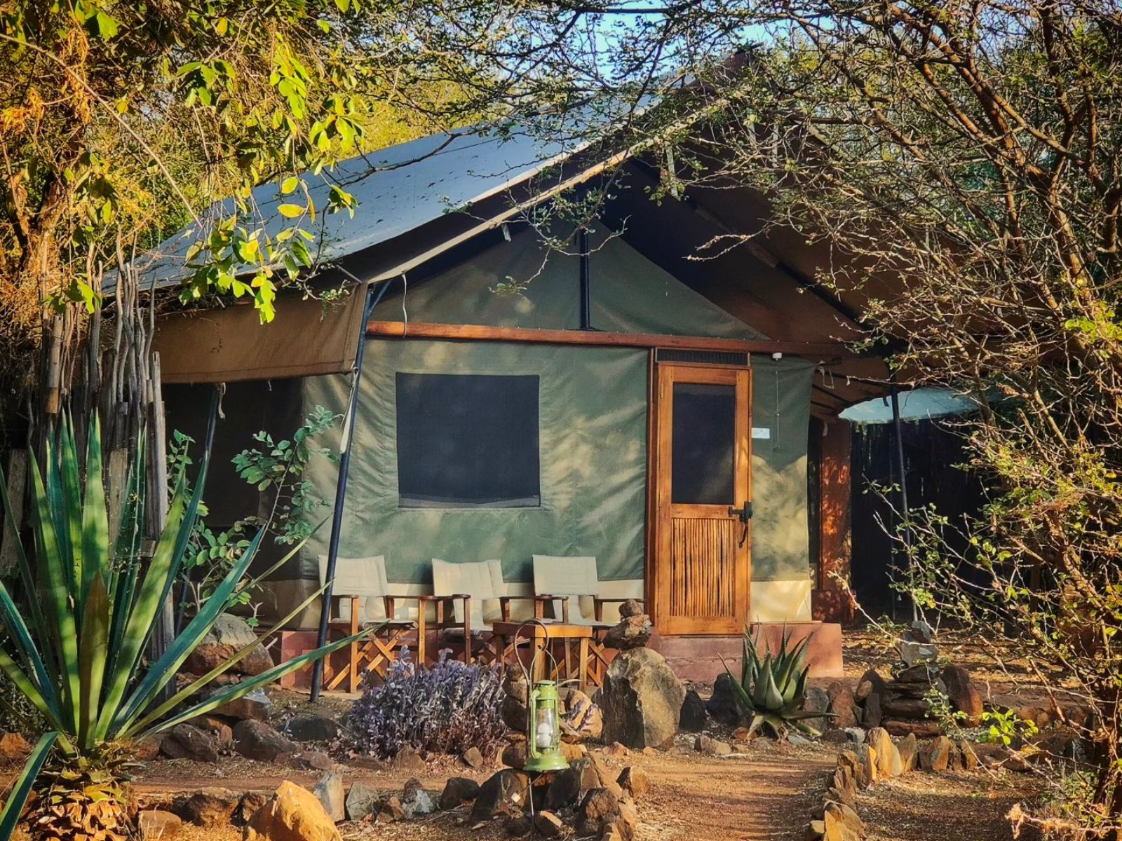 Rondreis Tanzania, Manyara, Isoitok Camp, buitenaanzicht tent