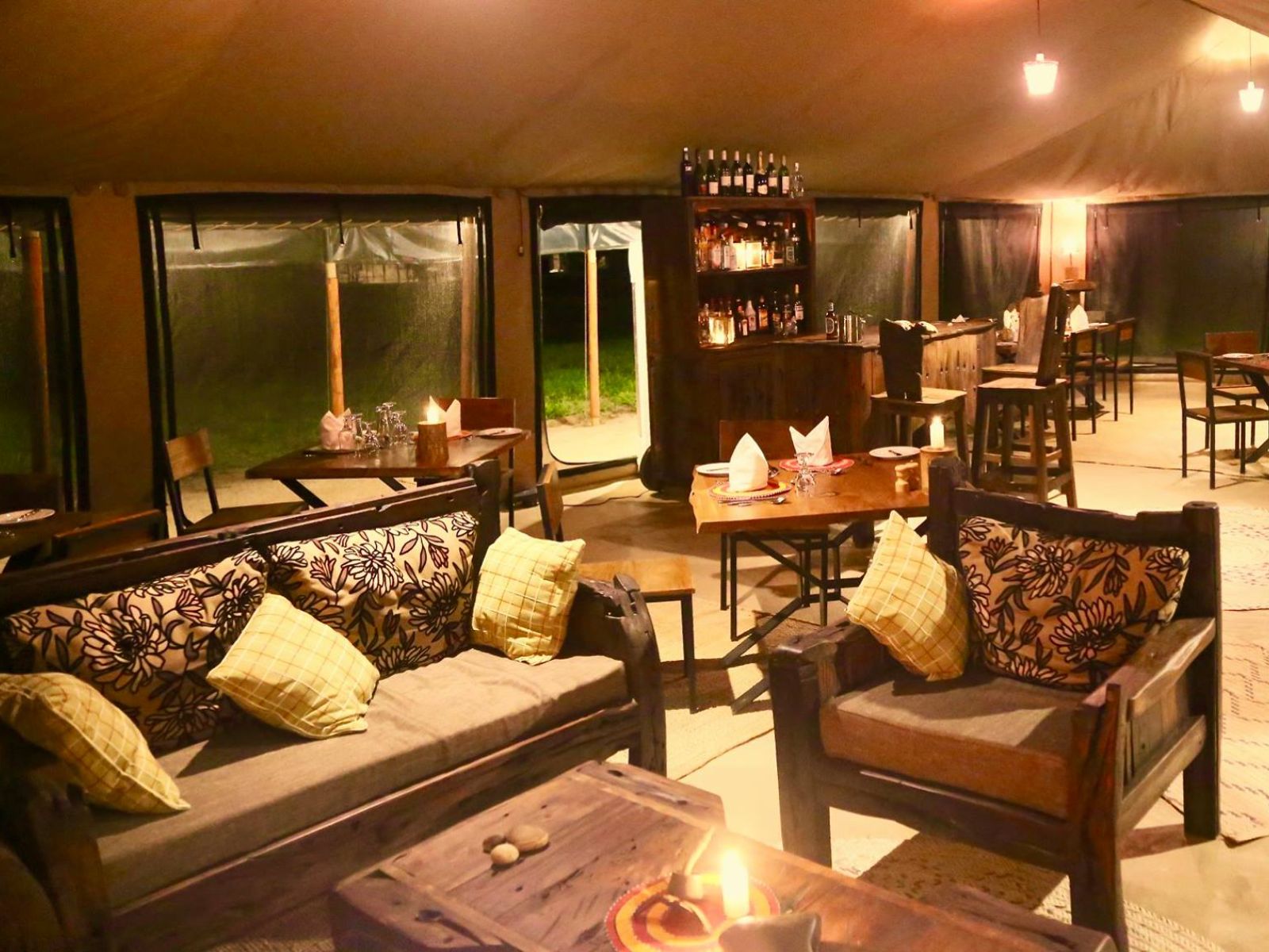 Rondreis Tanzania, Serengeti National Park, Baobab Central Serengeti Camp, gezamenlijke eetruimte