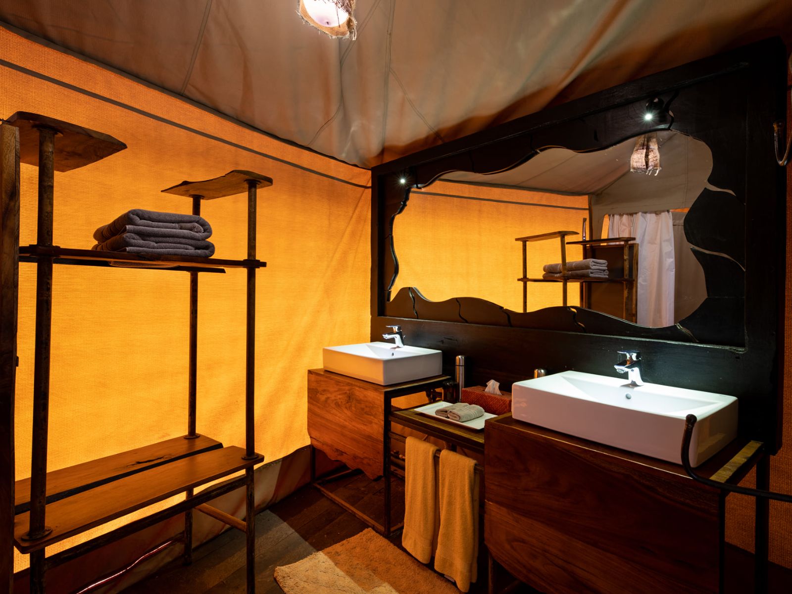 Rondreis Tanzania, Tarangire, Nyikani Tarangire Camp, badkamer