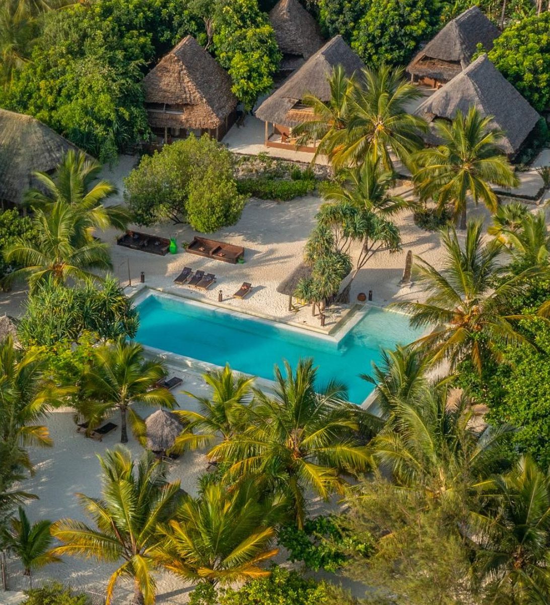 Rondreis Tanzania, Zanzibar, Mwezi Boutique Resort, bovenaanzicht met zwembad