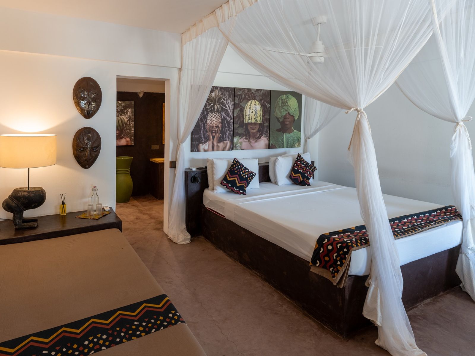 Rondreis Tanzania, Zanzibar, Mwezi Boutique Resort, slaapkamer met slaapbank